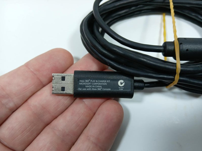 OFFICIAL Xbox 360 Plug & Play Kit / USB Charge Cable Carousel 3