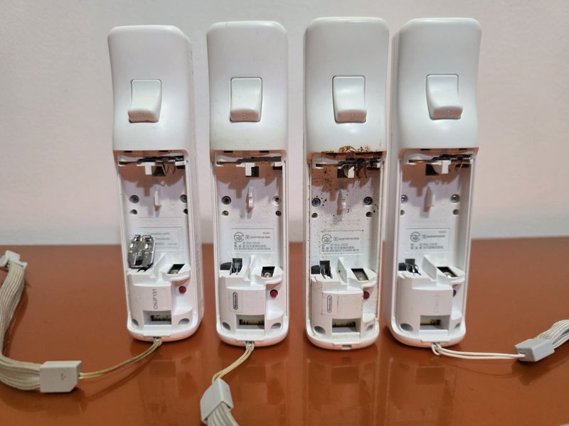 Official Nintendo Wii Remote Controller x4 - FAULTY $1 RESERVE! Carousel 2