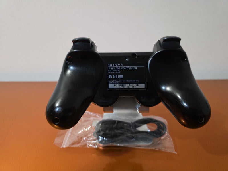 Official Sony PS3 SIXAXIS Wireless Controller with Brand New Charging Cable Carousel 2