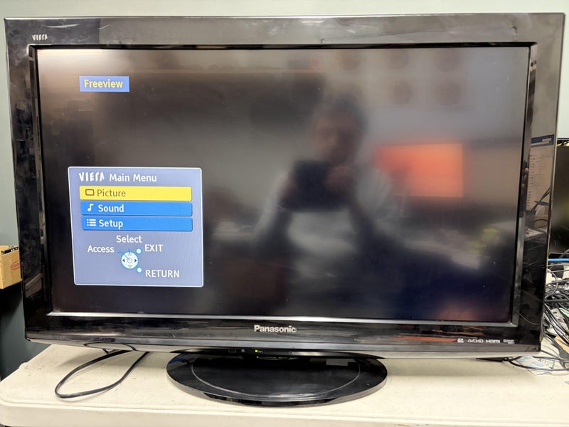 Panasonic TH-L32X10Z 32” Freeview TV - old-school gaming monitor Carousel 1