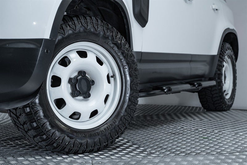 2022 Land Rover Defender 110 D250 3.0L 4WD, photo 2