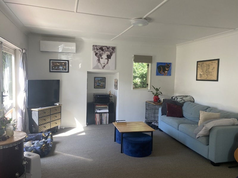 Image 1 of 7