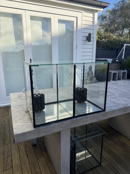 Custom 60L fish tank. Carousel 1