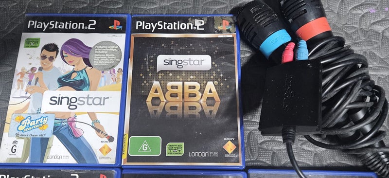 Singstar X 8 Games + Manuals / Microphones Carousel 5