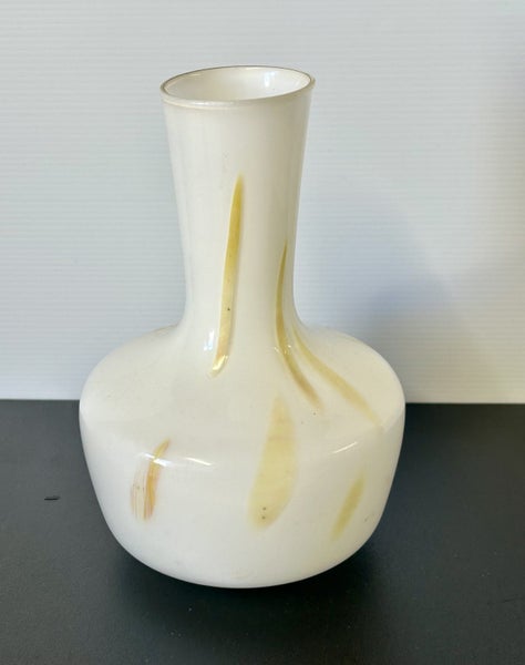 <+> VINTAGE RETRO WHITE VASE Carousel 2