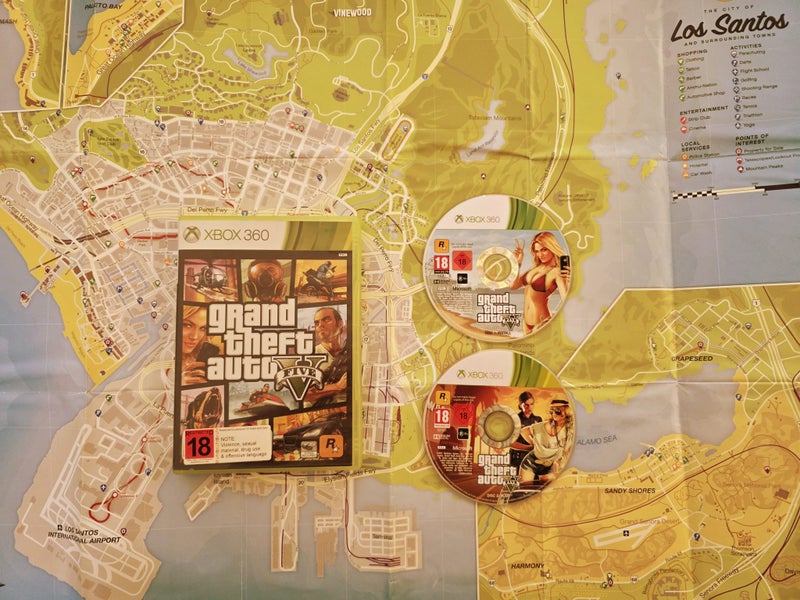 Grand Theft Auto V (Xbox 360) Carousel 1
