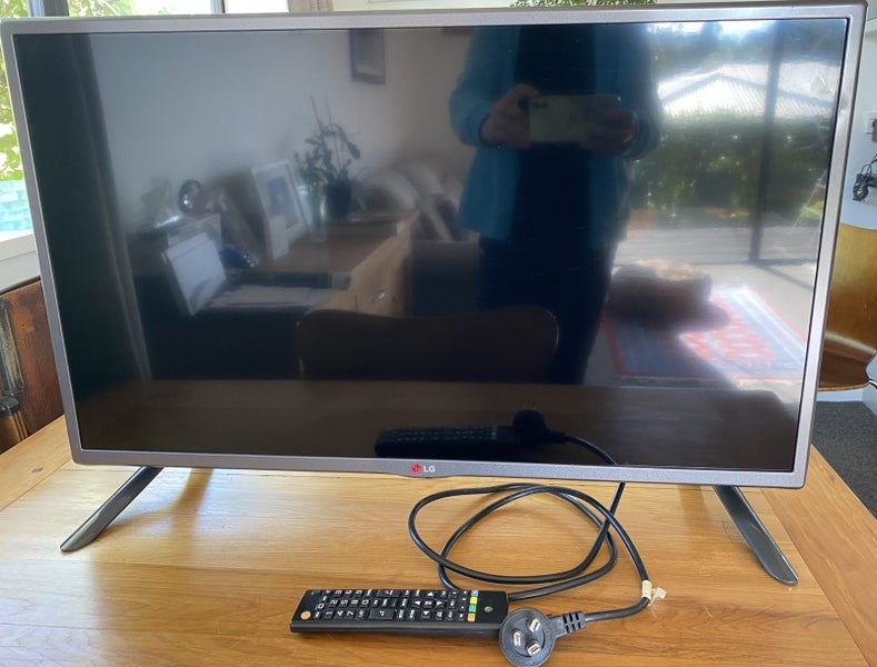 32” LG TV (not a smart tv) in good condition Carousel 3