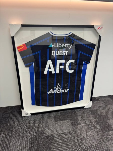Auckland Football Club Championship Team signed & framed shirt Carousel 2