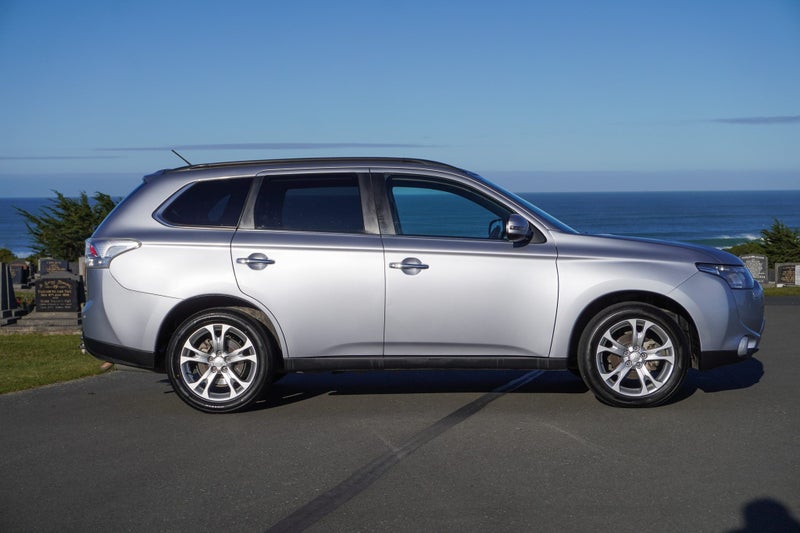 2013 Mitsubishi Outlander 2.2 Diesel VRX 4x4 auto, photo 2
