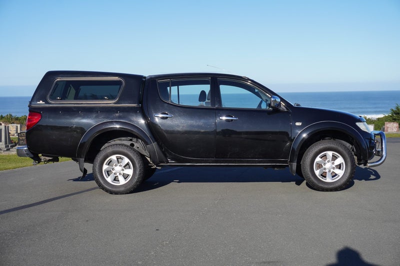 2015 Mitsubishi Triton GLX 2.5 manual, photo 2