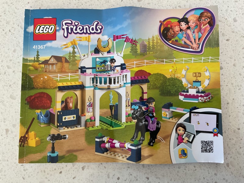 Lego Friends 41367 - Stephanie’s Horse Jumping Carousel 1