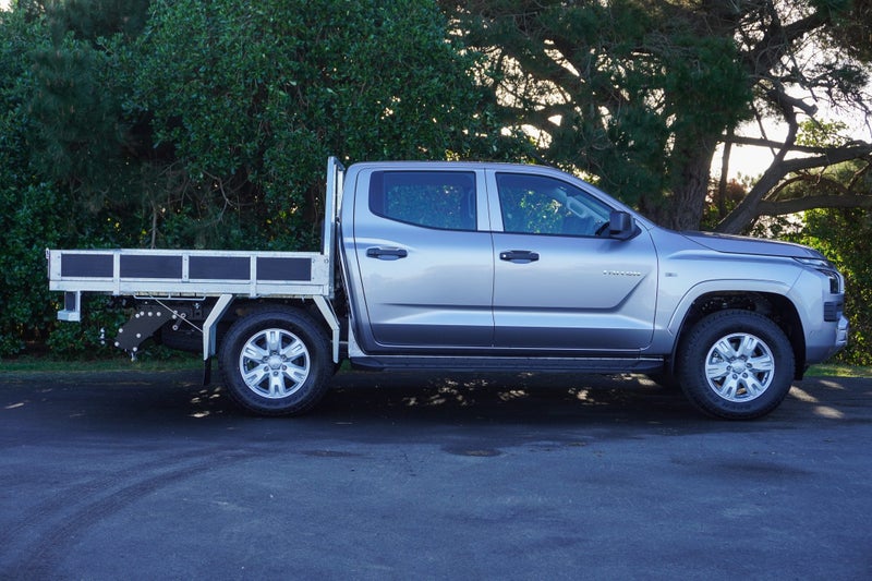 2026 Mitsubishi Triton GLX Flat deck 4x4 auto, photo 2