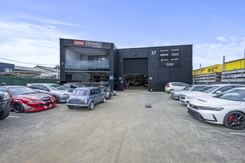 Image 1 of 18
