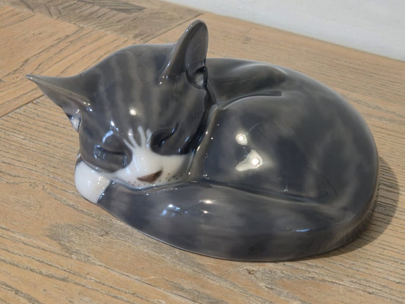 Royal Copenhagen Sleeping Cat Porcelain Figurine - Designed by Erik Nielsen Carousel 2