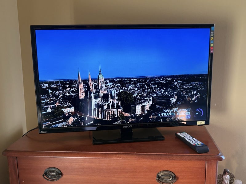 Veon 32” HD LED/LCD TV with built-in DVD (VN3299LEDDVD-A) Carousel 2