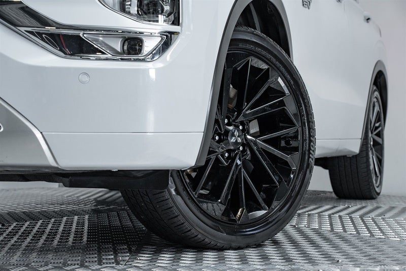 2022 Mitsubishi Outlander VRX PHEV 2.4L 4WD, photo 2