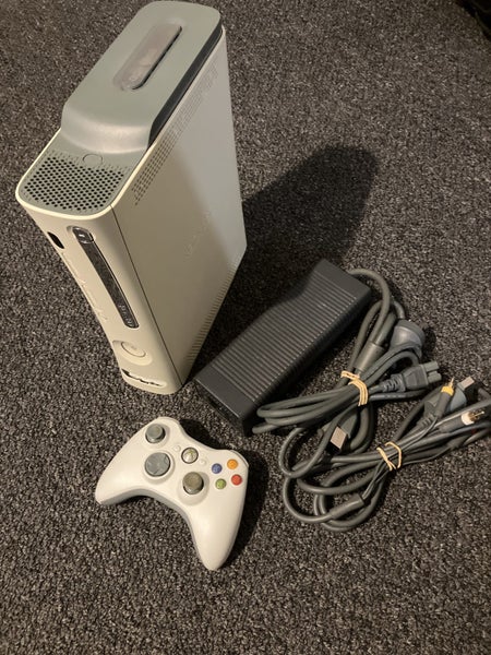 Xbox 360 60GB Console + Wireless Controller Carousel 1