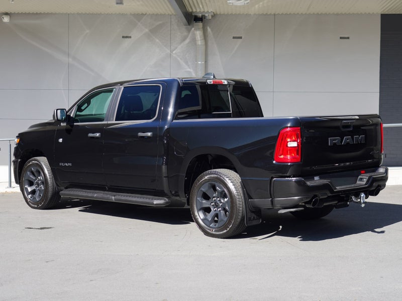 2026 Ram 1500 Express Black Edition 4WD 3.0P, photo 2
