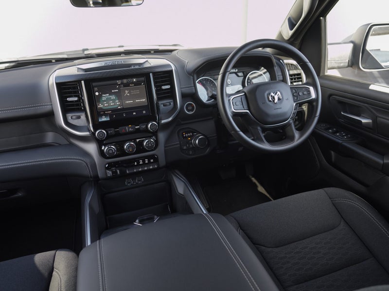 2026 Ram 1500 Express Black Edition 4WD 3.0P, photo 3