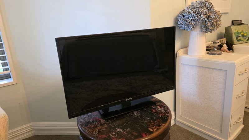 TV 32 inch with DVD player and Chromecast Dongle Carousel 2