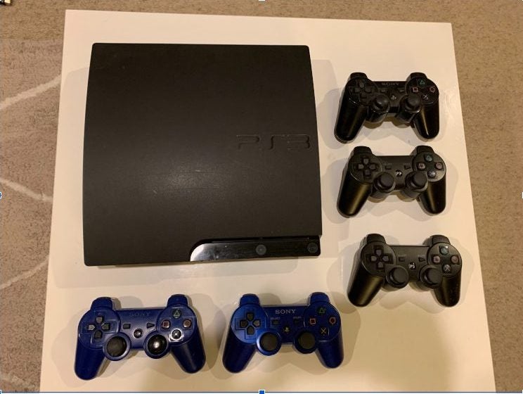 PS3 CONSOLE + 5 CONTROLLERS Carousel 1