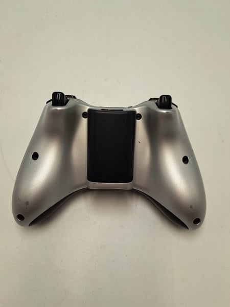 * Genuine OEM Silver Xbox 360 Controller * Carousel 1