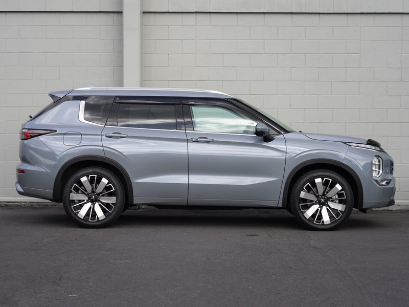 2026 Mitsubishi Outlander VRX 2WD, photo 3