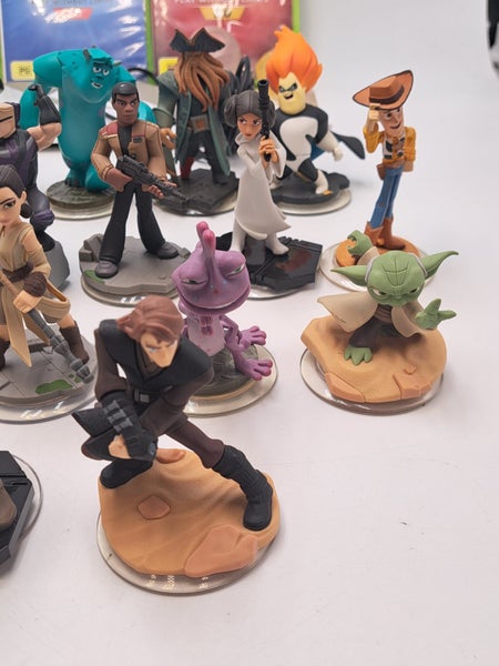 * -Xbox 360- HUGE LOT 30x Disney Infinity Figures, 3 Games & Portal! * Carousel 9