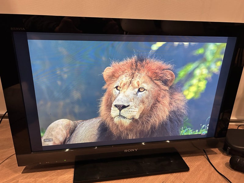 Sony 32" Inch TV with stand Carousel 1