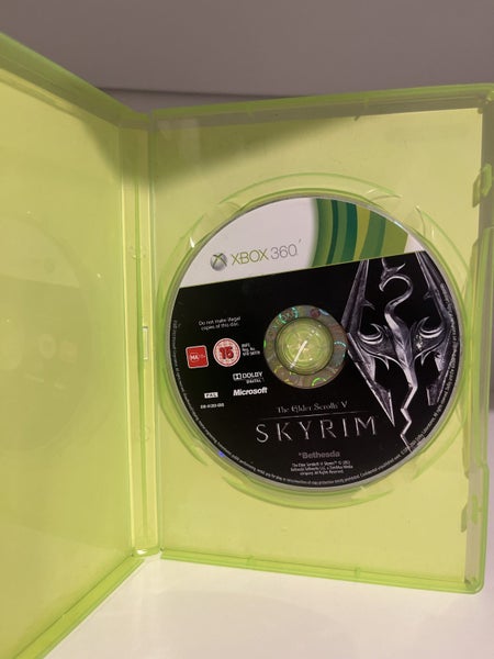 The Elder Scrolls V: Skyrim (Xbox 360 Game) Carousel 2