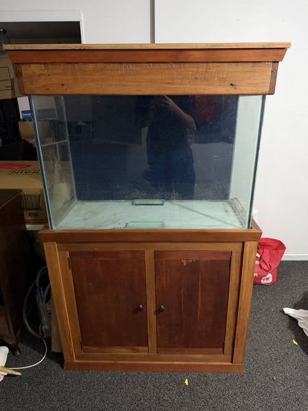 230L rimu fish tank & stand Carousel 1