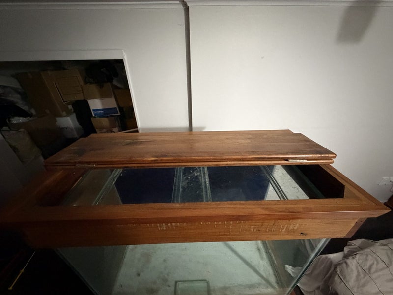 230L rimu fish tank & stand Carousel 5