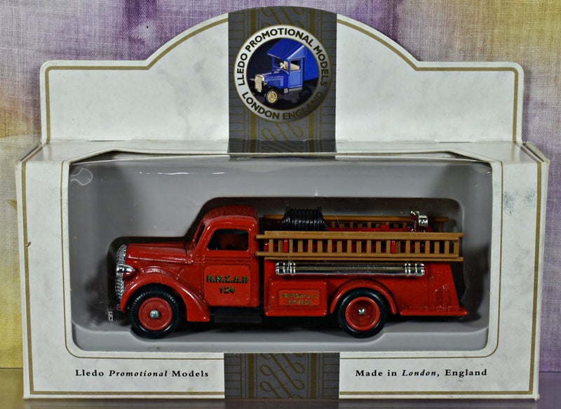 *LLEDO - 1939 FORD FIRE ENGINE - RNZAF Hobsonville Air Base - RARE Ltd Edition Carousel 1