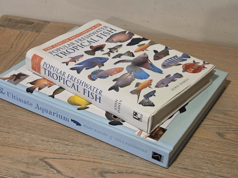 Aquariums /Aquarium & Feshwater Tropical Fish - Hardcover Books Carousel 9