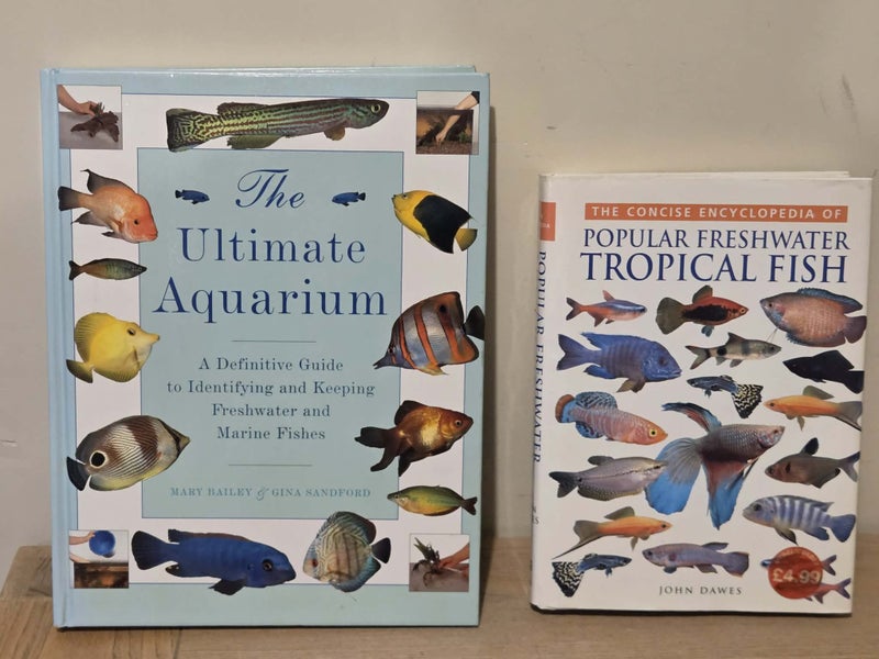 Aquariums /Aquarium & Feshwater Tropical Fish - Hardcover Books Carousel 1