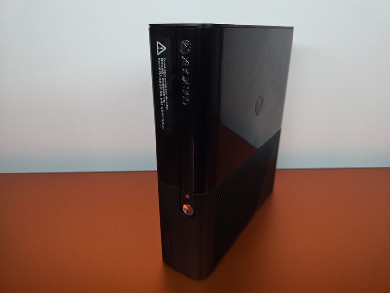 XBOX 360 E Replacement Console 500 GB Carousel 1