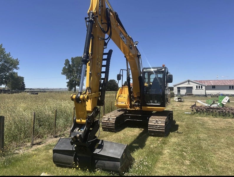2023 JCB JS130 Carousel 2