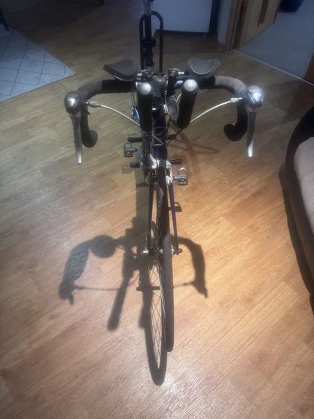 Giant ALUXX 6000 Series road bike — 27-speed Carousel 1