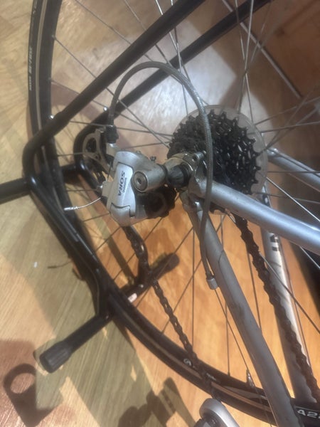 Giant ALUXX 6000 Series road bike — 27-speed Carousel 2