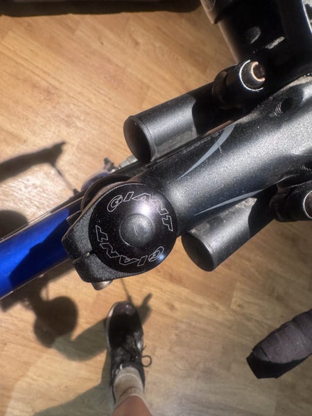 Giant ALUXX 6000 Series road bike — 27-speed Carousel 14