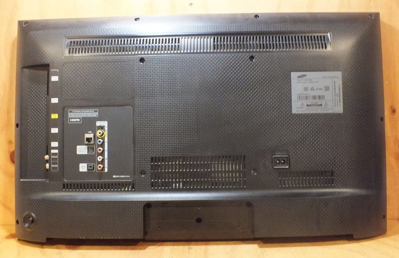 SAMSUNG 32" TV WITH REMOTE - NO STAND Carousel 2