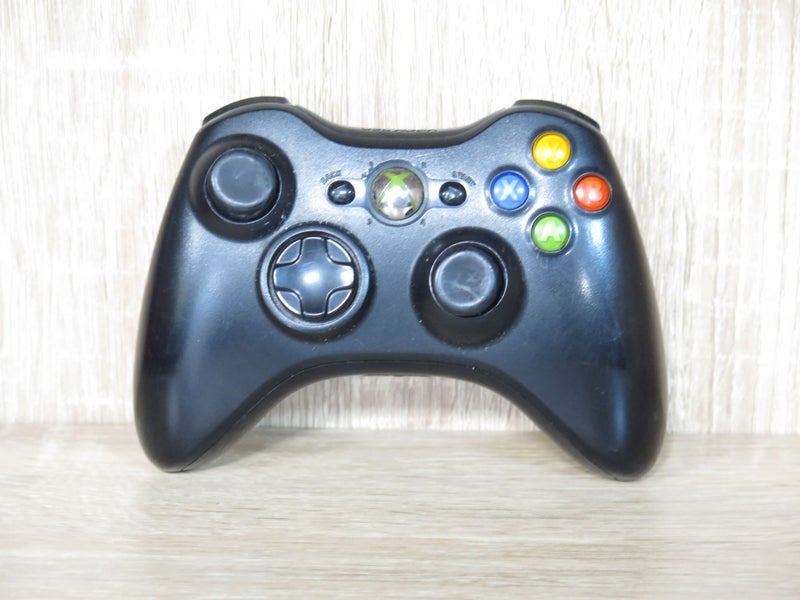 Genuine Microsoft Xbox 360 Wireless Controller Model 1403 Carousel 1