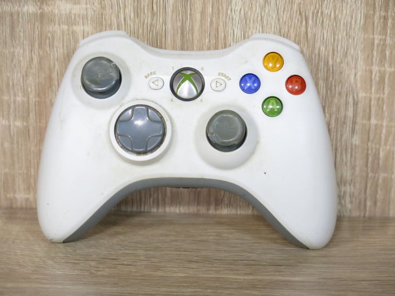 Genuine Microsoft Xbox 360 Wireless Controller Model 1403 Carousel 1