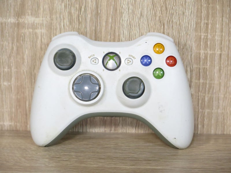Genuine Microsoft Xbox 360 Wireless Controller Model 1403 Carousel 1