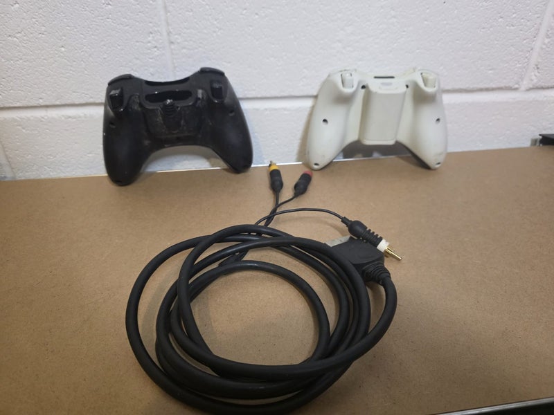 XBOX 360 CONTROLLERS AND AV Cable Carousel 2