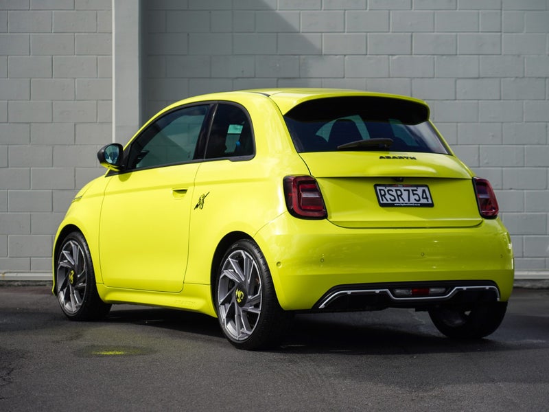 2026 Fiat 500 Abarth 500e, photo 2