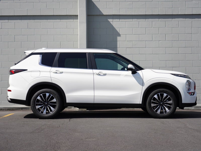 2026 Mitsubishi Outlander LS 2.5P 4WD, photo 3