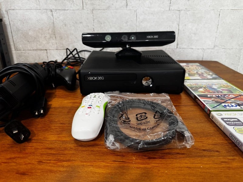 Microsoft Xbox 360 S Slim 4GB Console Kinect Bundle + 3 Games Controller Tested Carousel 2