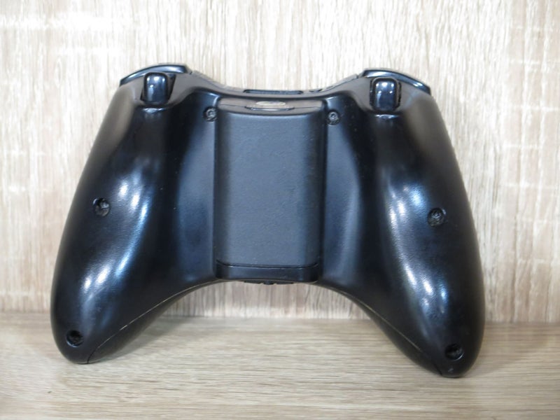 Genuine Microsoft Xbox 360 Wireless Controller Model 1403 with battery. Carousel 2