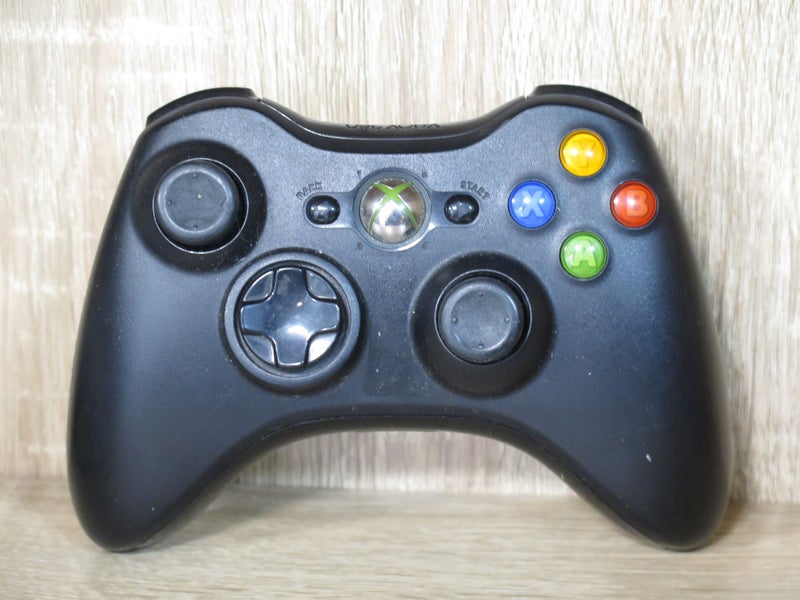 Genuine Microsoft Xbox 360 Wireless Controller Model 1403 with battery. Carousel 1